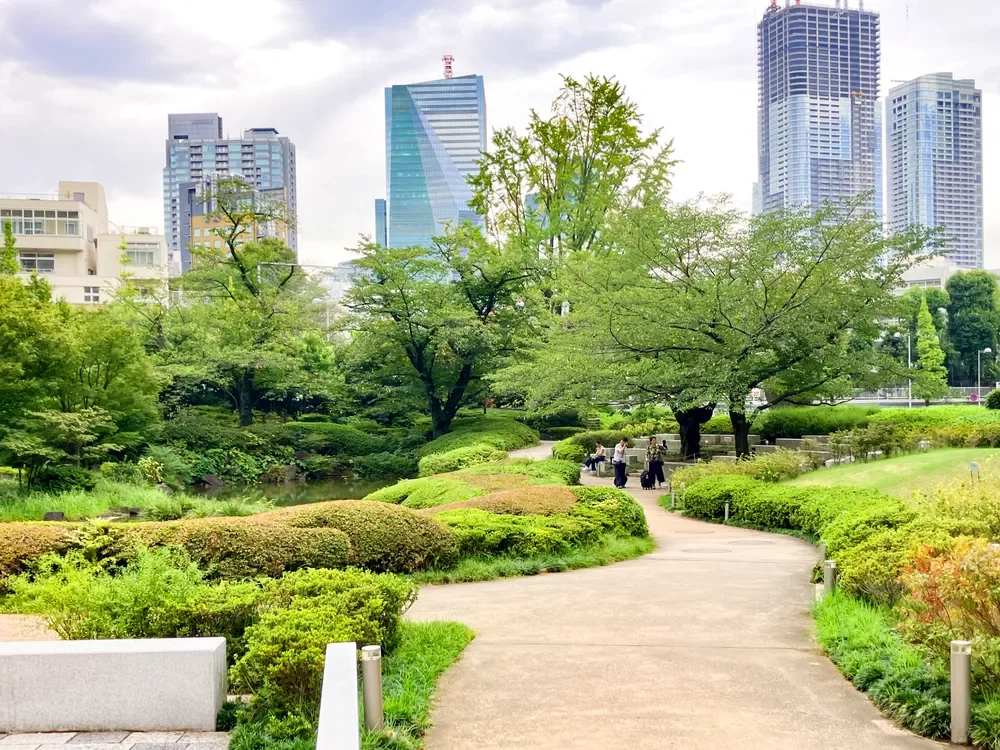 テレビ朝日に隣接する庭園