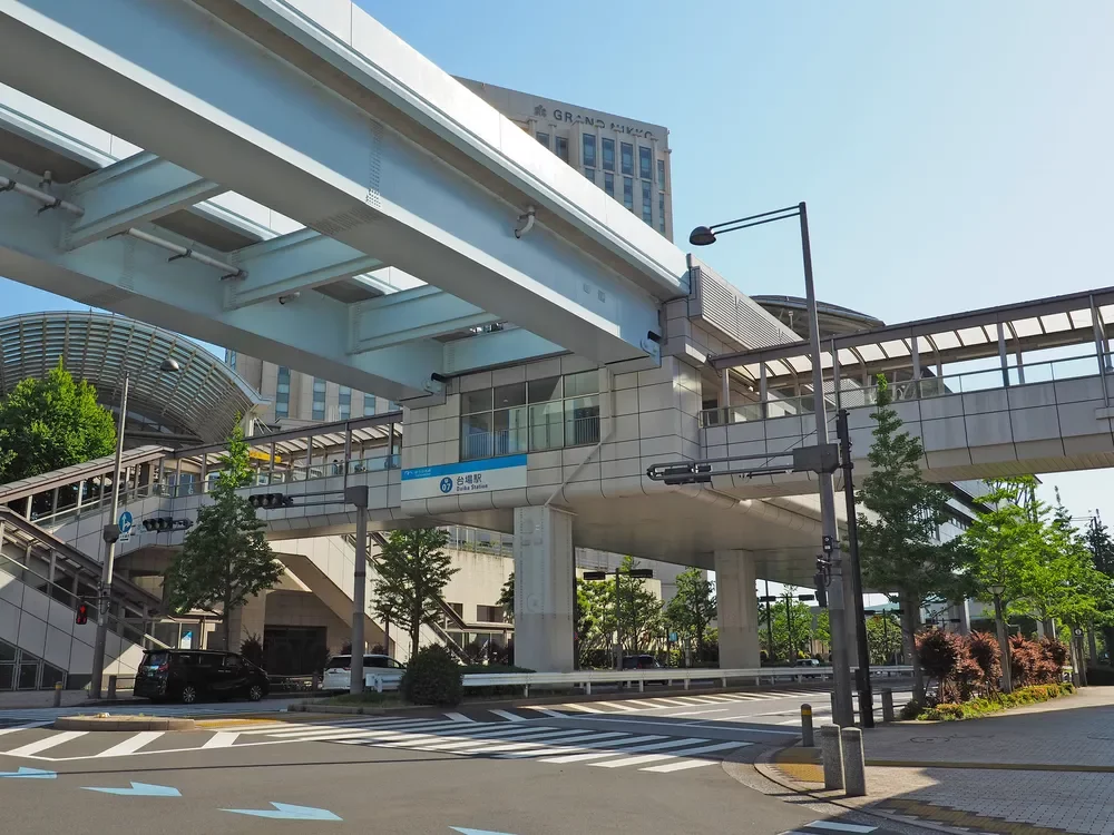 「日の出」駅 駅舎