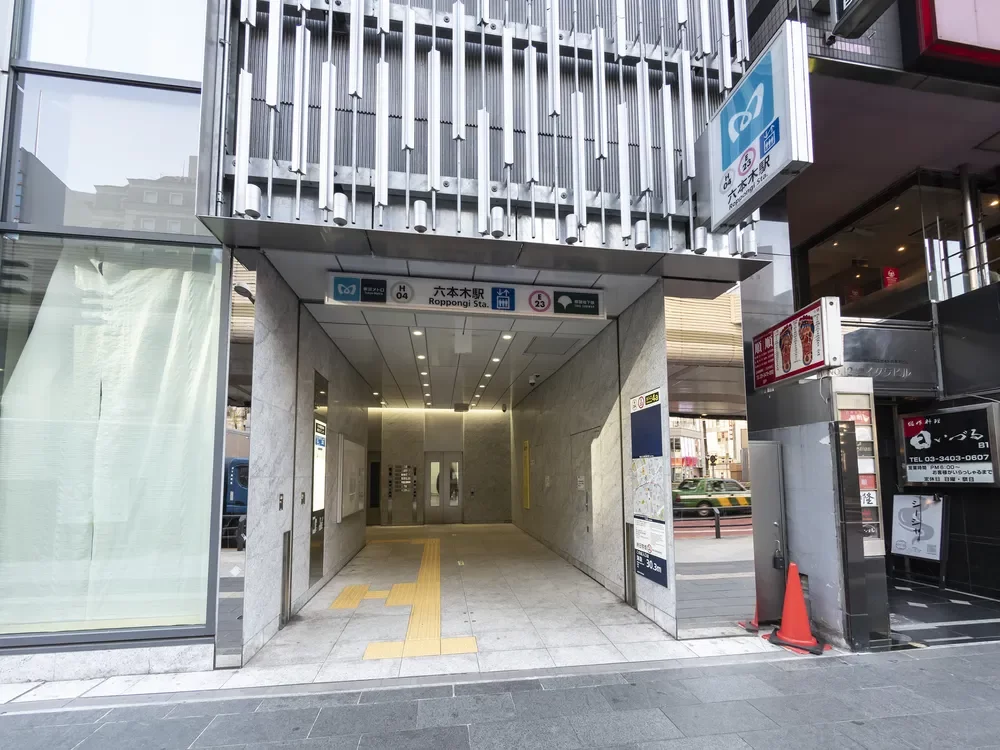 六本木駅出口