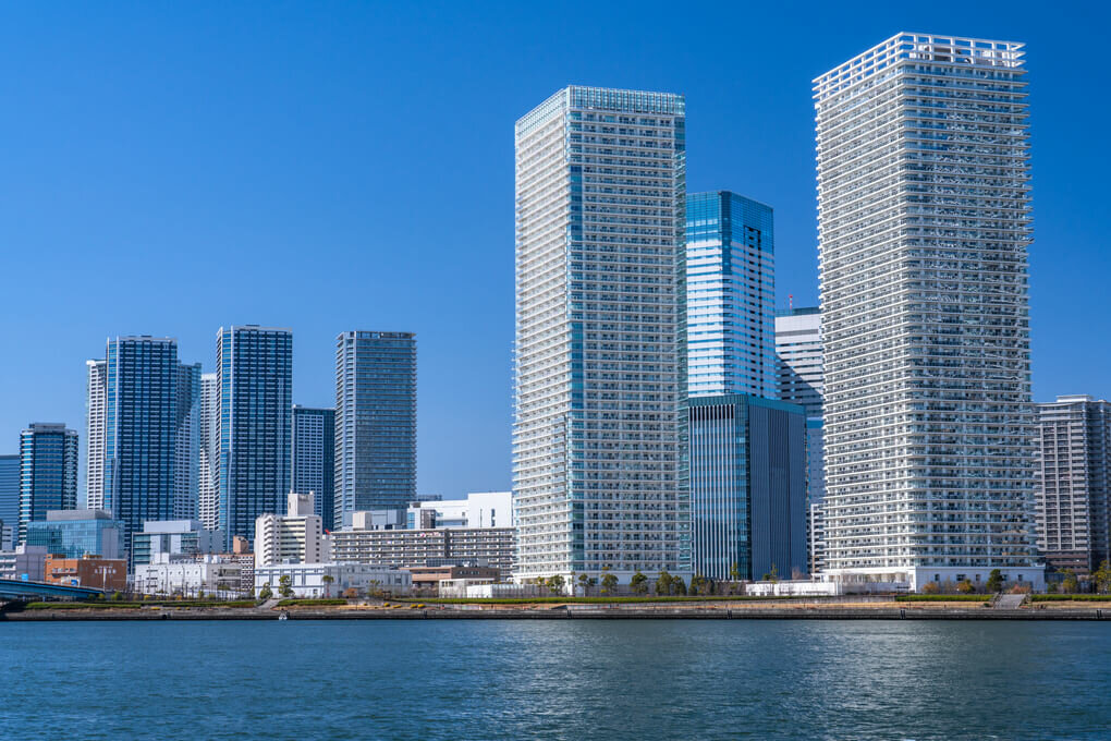 タワマン　住む　年収　どれくらい