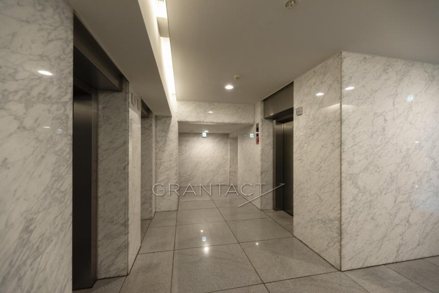 Elevator hall